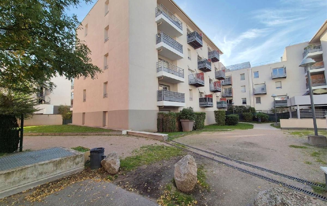 Annonces VAULX EN VELIN : Appartement | PIERRE-BENITE (69310) | 55 m2 | 190 000 € 