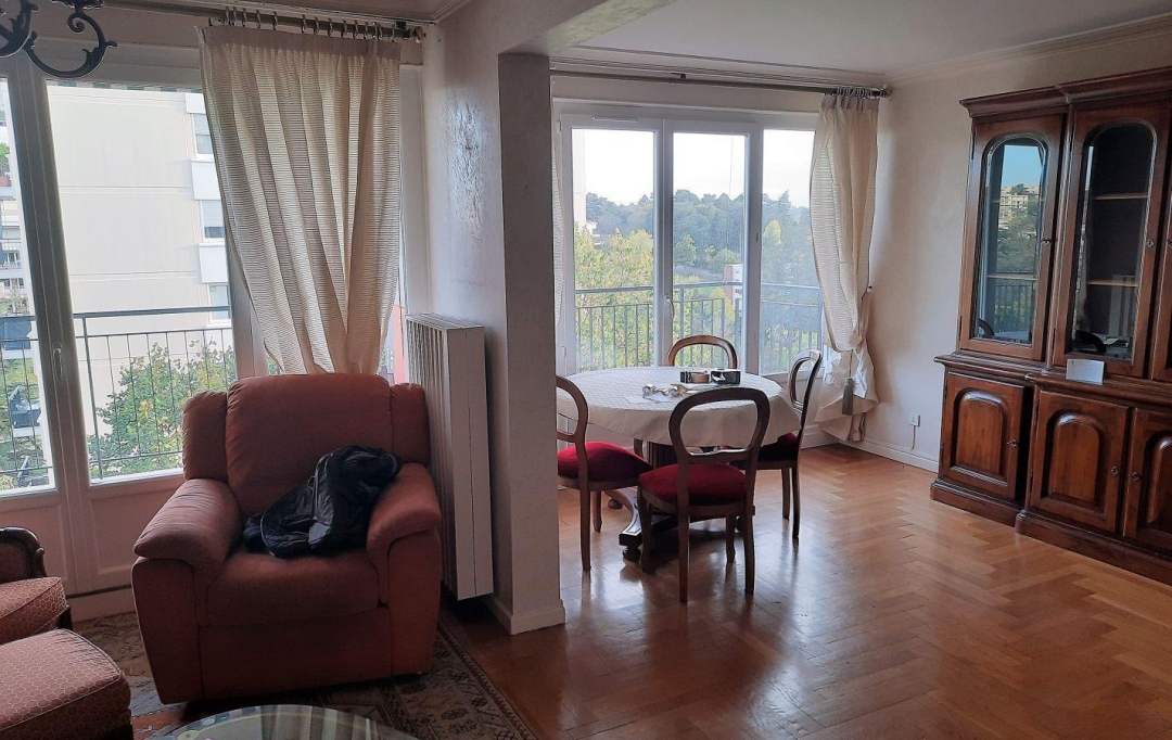 Annonces VAULX EN VELIN : Appartement | SAINTE-FOY-LES-LYON (69110) | 131 m2 | 430 000 € 